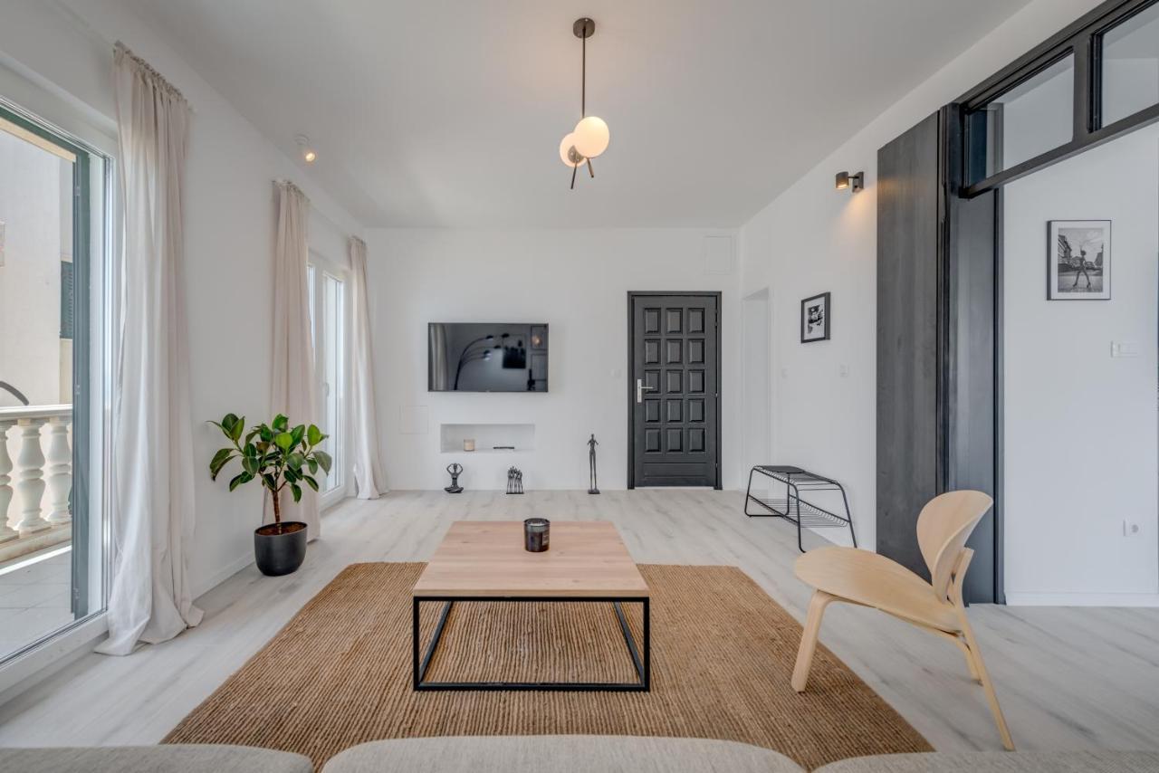 Beachfront Apartments Split Bagian luar foto