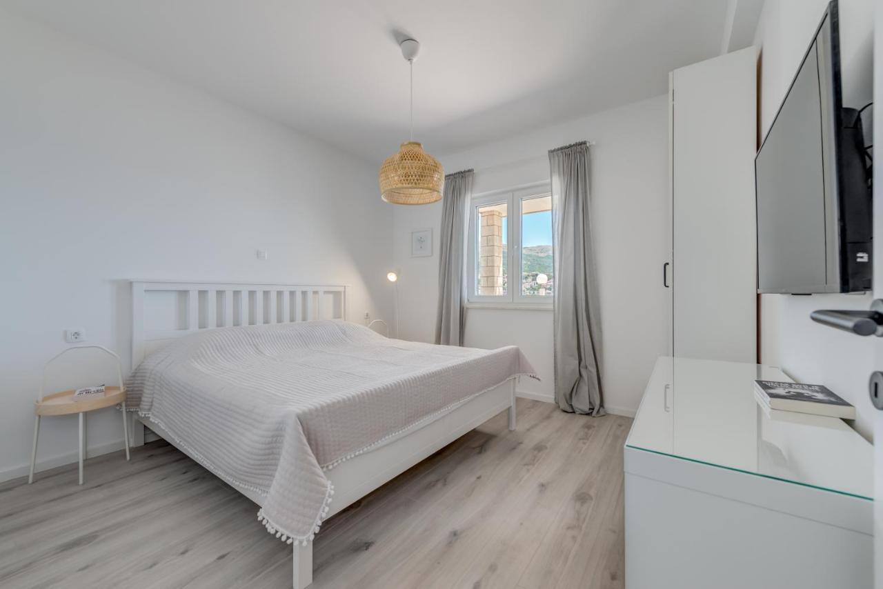 Beachfront Apartments Split Bagian luar foto