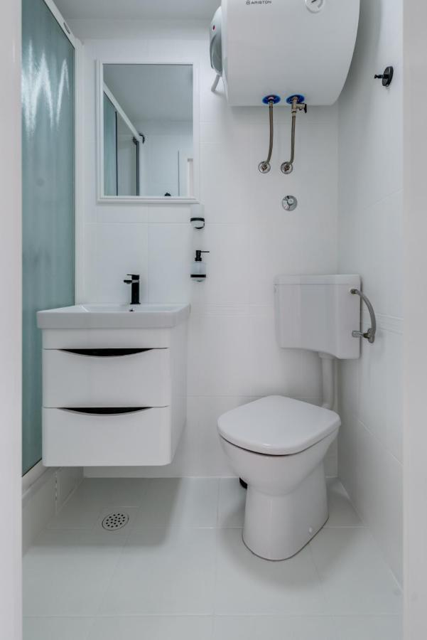 Beachfront Apartments Split Bagian luar foto