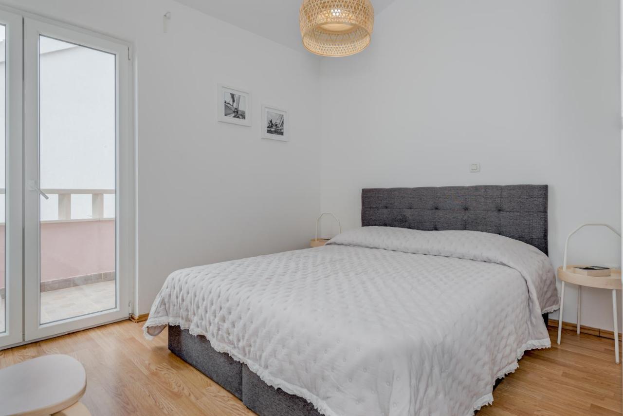 Beachfront Apartments Split Bagian luar foto