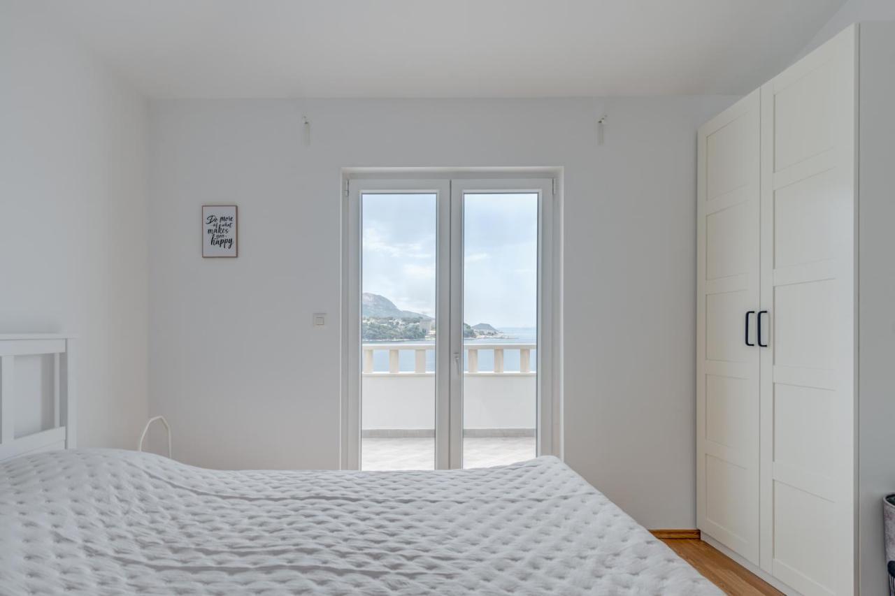 Beachfront Apartments Split Bagian luar foto