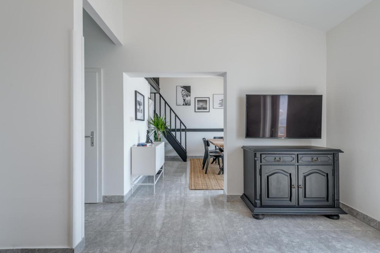 Beachfront Apartments Split Bagian luar foto